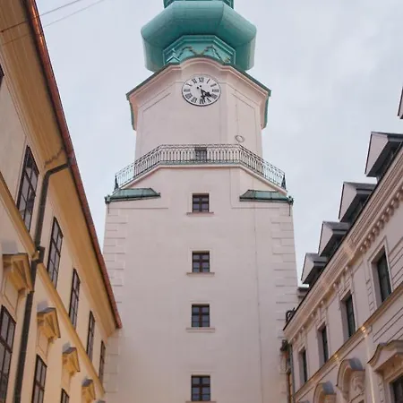 Old Town Apartment *